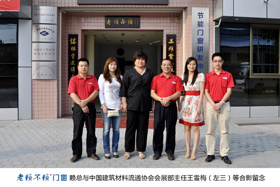 中國建材流通協(xié)會(huì)會(huì)長孟國強(qiáng)、《門窗之歌》主創(chuàng)團(tuán)隊(duì)到公司考察