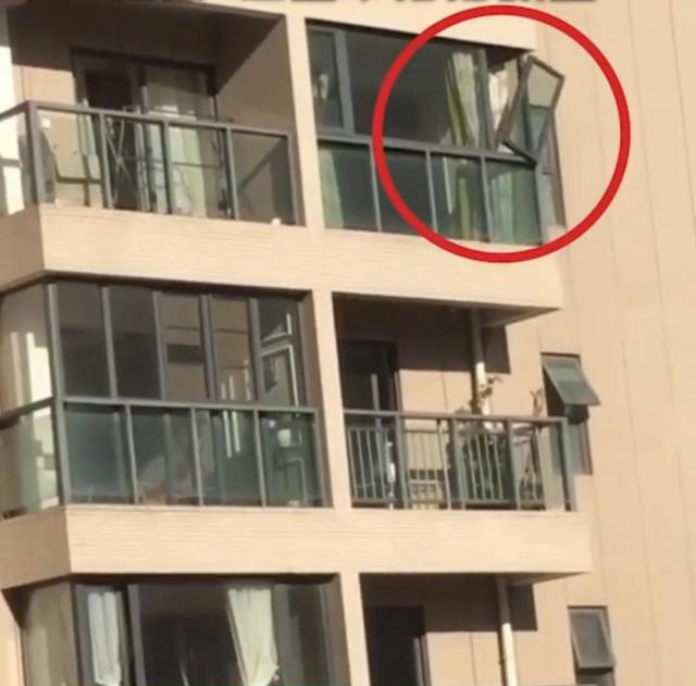 門窗高空墜落事故頻發(fā)，誰來保障安全？